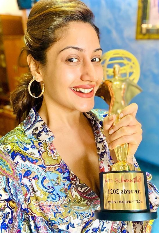 Surbhi Chandna with the TV DIVA Award