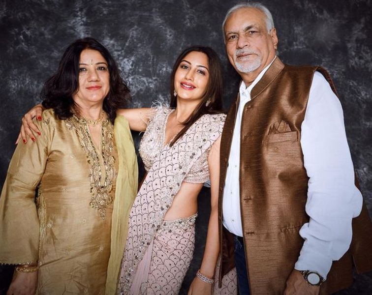 Surbhi Chandna with her parents
