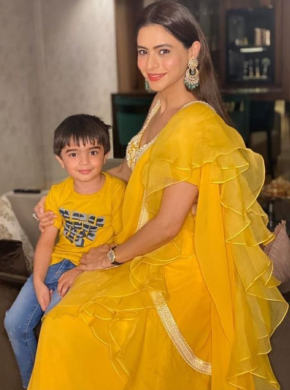 Aamna Sharif with her son