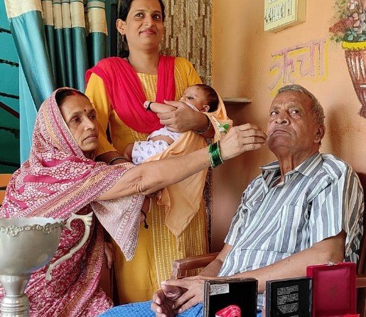 Chandan Kumar Singh's father, mother, and sister