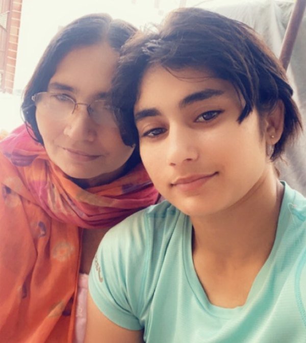 Pooja Gehlot with her mother