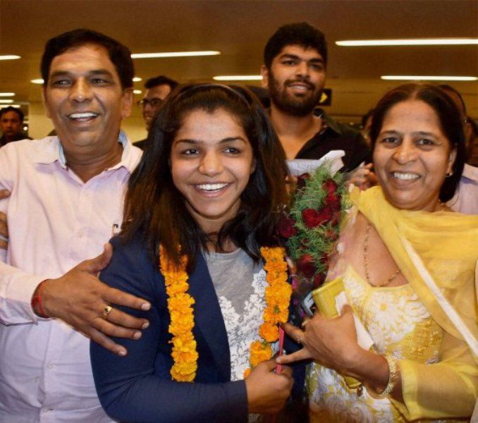 Sakshi Malik with her parents