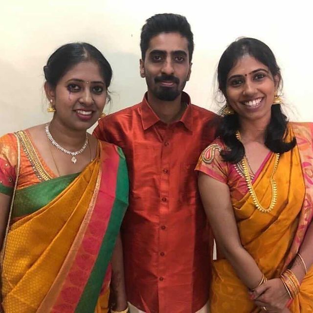 Sathiyan Gnanasekaran with his sisters