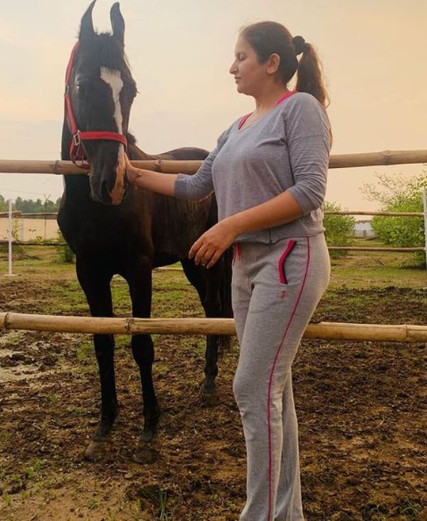 Sonali Phogat with her horse