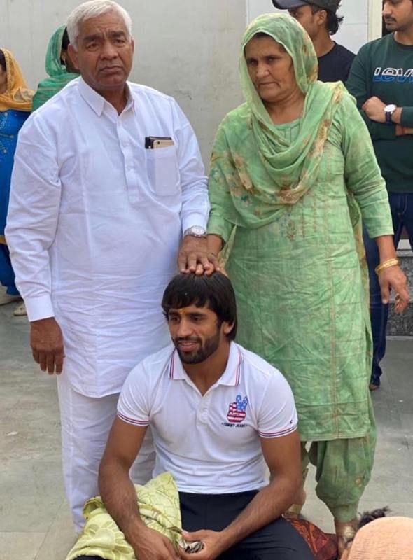 Bajrang Punia with his parents in law