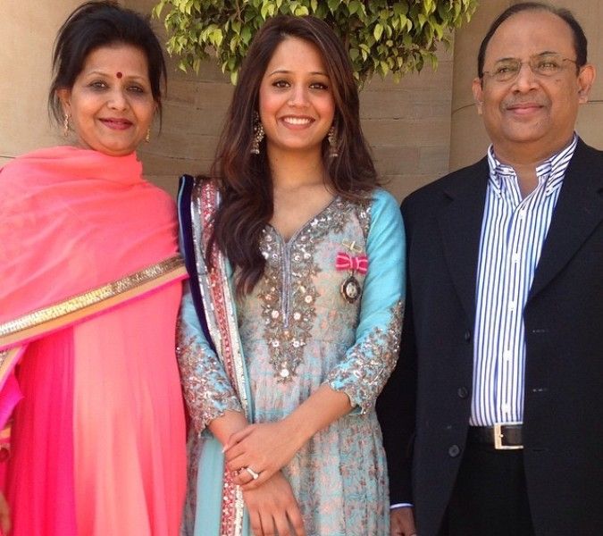 Dipika Pallikal with her parents
