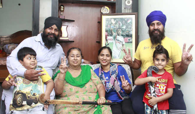 Family members of Manpreet Singh