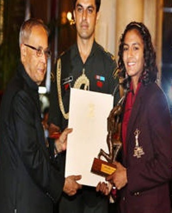 Geeta Phogat receiving her Arjuna Award