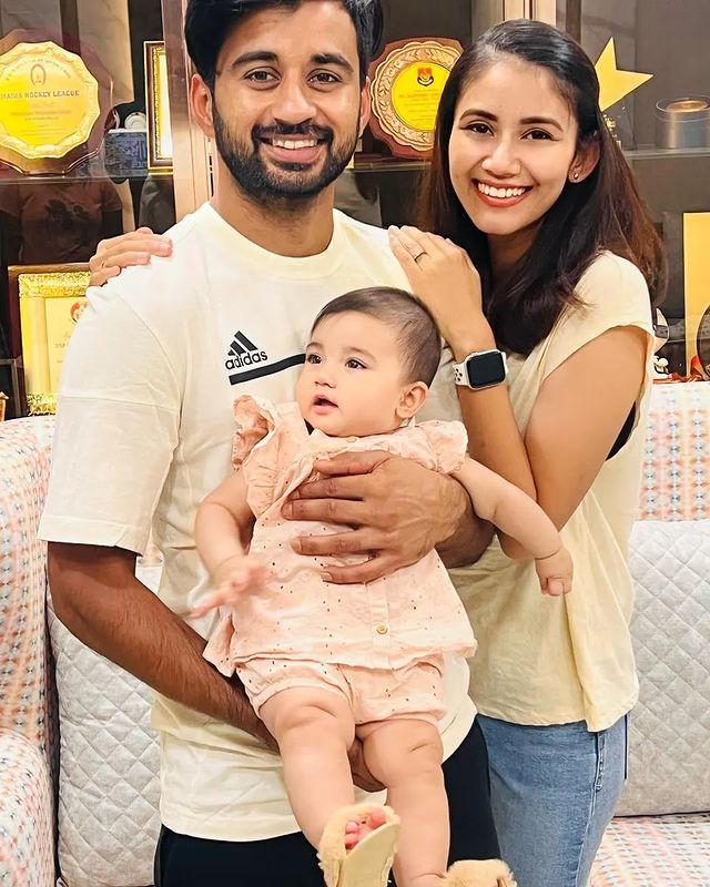 Manpreet Singh with his wife and daughter