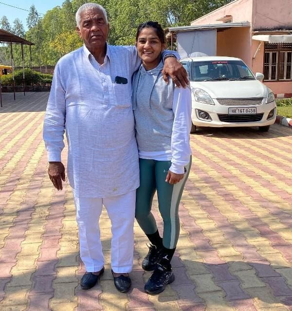 Ritu Phogat with her father