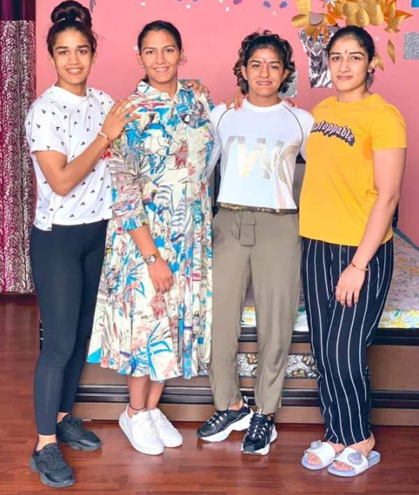 Sangeeta Phogat with her sisters