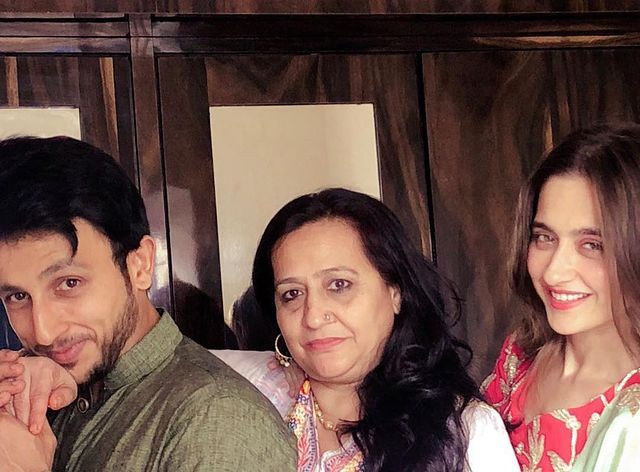 Sanjeeda Sheikh with her brother and mother