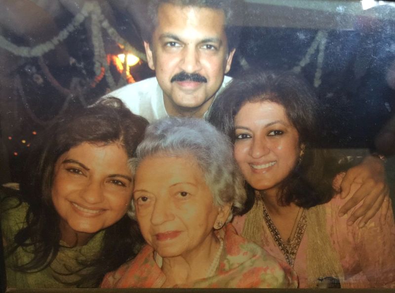 Anand Mahindra with his sisters and mother