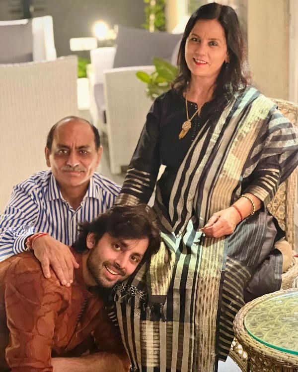 Himansh Kohli with his parents