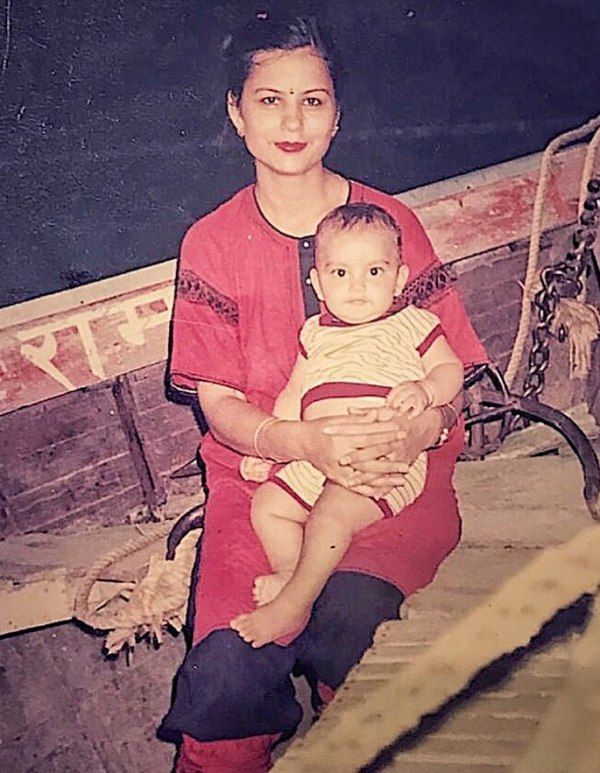 Himansh Kohli's childhood photo with his mother