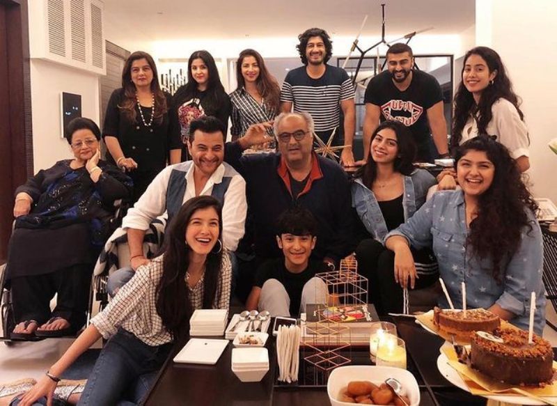 Shanaya Kapoor with her famillys