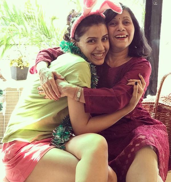 Smriti Kalra with her mother