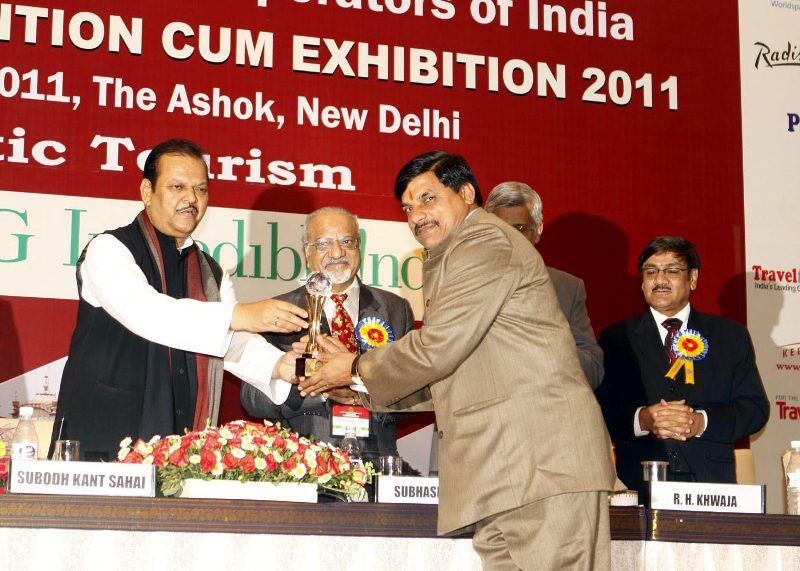 Mohan Yadav receiving the National Tourism Award