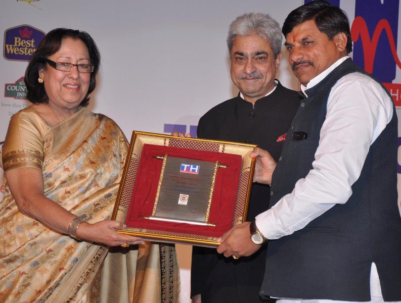 Mohan Yadav receiving the award