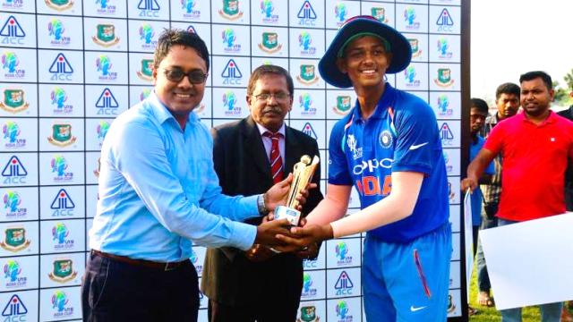 Yashasvi Jaiswal receiving the Man of the Match Award